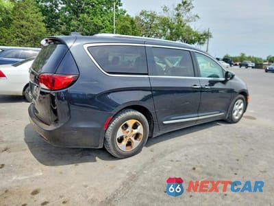 Trzecie zdjęcie samochodu z tyłu: 2017 CHRYSLER PACIFICA TOURING L PLUS VIN:2C4RC1EG7HR708998 - miniatura