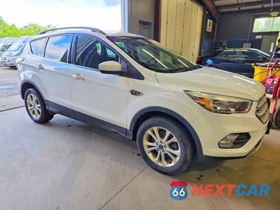 Czwarte zdjęcie samochodu z boku: 2018 FORD ESCAPE SE VIN:1FMCU9GD5JUB01295 - miniatura