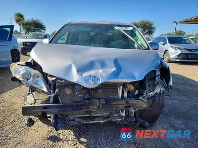 Piąte zdjęcie samochodu w środku: 2011 TOYOTA SIENNA XLE 8-PASSENGER VIN:5TDYK3DC5BS088255 - miniatura
