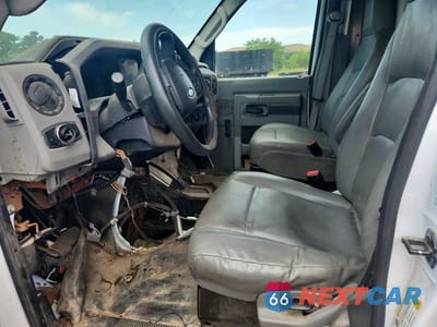 Zdjęcie 7 z 13 samochodu: 2022 FORD ECONOLINE E350 SUPER DUTY CUTAWAY VAN VIN:1FDWE3FK0NDC01625 - miniatura