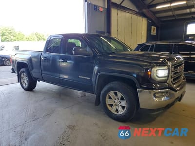 Czwarte zdjęcie samochodu z boku: 2017 GMC SIERRA K1500 SLE VIN:1GTV2MEHXHZ239441 - miniatura