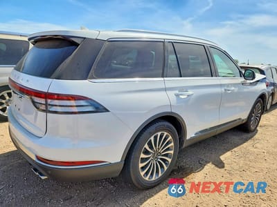 Trzecie zdjęcie samochodu z tyłu: 2022 LINCOLN AVIATOR RESERVE VIN:5LM5J7XCXNGL05640 - miniatura