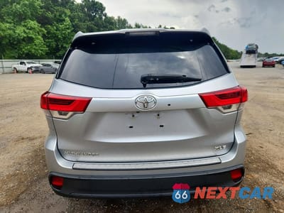 Zdjęcie 6 z 14 samochodu: 2017 TOYOTA HIGHLANDER XLE VIN:5TDKZRFH0HS514228 - miniatura