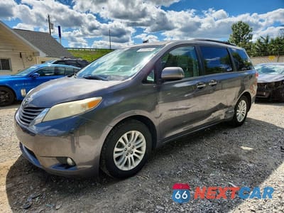2013 TOYOTA SIENNA XLE 8-PASSENGER 5TDYK3DC5DS362220 - główne zdjęcie licytacji z USA - miniatura