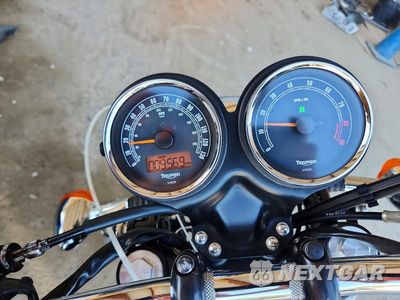 Zdjęcie 7 z 9 samochodu: 2010 TRIUMPH MOTORCYCLE BONNEVILLE T VIN:SMT910K15AT443885 - miniatura