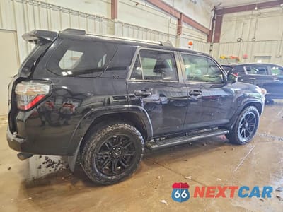 Trzecie zdjęcie samochodu z tyłu: 2021 TOYOTA 4RUNNER SR5 VIN:JTEEU5JRXM5229956 - miniatura