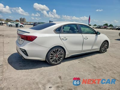 Trzecie zdjęcie samochodu z tyłu: 2021 KIA FORTE GT VIN:3KPF44ACXME318476 - miniatura