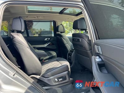 Zdjęcie 6 z 10 samochodu: 2024 BMW X7 XDRIVE40I VIN:5UX23EM00R9S52720 - miniatura