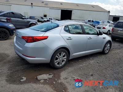 Trzecie zdjęcie samochodu z tyłu: 2013 KIA OPTIMA LX VIN:5XXGM4A74DG206996 - miniatura