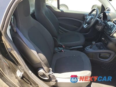 Zdjęcie 10 z 12 samochodu: 2018 SMART FORTWO VIN:WMEFJ9BA2JK308828 - miniatura