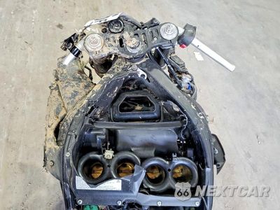Zdjęcie 7 z 8 samochodu: 2013 YAMAHA YZFR1 VIN:JYARN23E1DA015243 - miniatura