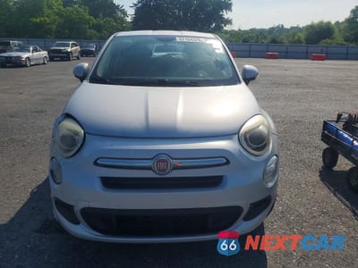 Piąte zdjęcie samochodu w środku: 2016 FIAT 500X POP VIN:ZFBCFXAT0GP327124 - miniatura