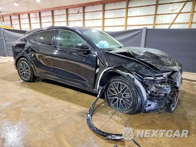 Czwarte zdjęcie samochodu z boku: 2024 FORD MUSTANG MACH-E PREMIUM VIN:3FMTK3SU0RMA04905 - miniatura