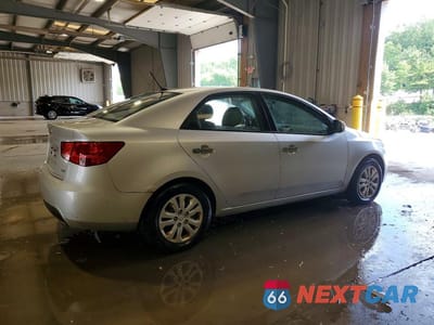 Trzecie zdjęcie samochodu z tyłu: 2010 KIA FORTE EX VIN:KNAFU4A27A5858038 - miniatura