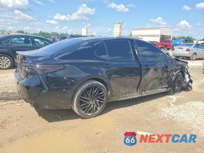 Trzecie zdjęcie samochodu z tyłu: 2018 TOYOTA CAMRY SE VIN:4T1B11HK5JU053817 - miniatura