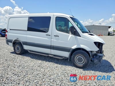 Czwarte zdjęcie samochodu z boku: 2017 MERCEDES-BENZ SPRINTER 2500 VIN:WD3PE7CD7HP511421 - miniatura