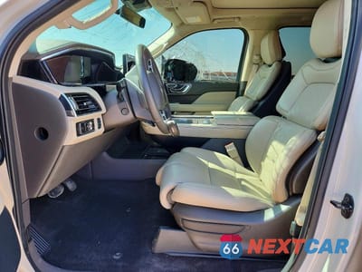 Zdjęcie 7 z 13 samochodu: 2024 LINCOLN NAVIGATOR VIN:5LMJJ2NG4REL23351 - miniatura