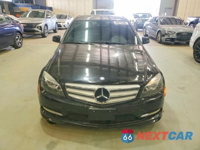 Piąte zdjęcie samochodu w środku: 2011 MERCEDES-BENZ C 300 4MATIC VIN:WDDGF8BB1BR183603 - miniatura
