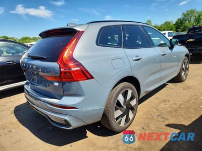 Trzecie zdjęcie samochodu z tyłu: 2024 VOLVO XC60 PLUS VIN:YV4H60DL3R1814749 - miniatura