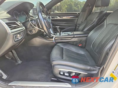 Zdjęcie 7 z 12 samochodu: 2016 BMW 740 I VIN:WBA7E2C59GG548029 - miniatura