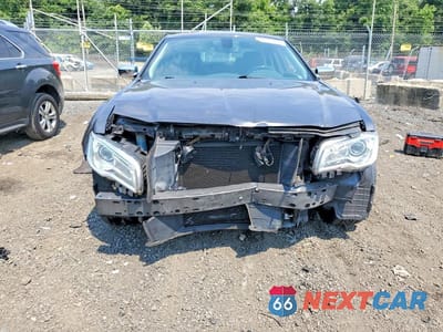 Piąte zdjęcie samochodu w środku: 2019 CHRYSLER 300 LIMITED VIN:2C3CCAEG4KH612107 - miniatura
