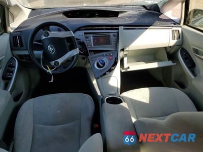 Zdjęcie 8 z 12 samochodu: 2014 TOYOTA PRIUS TWO VIN:JTDKN3DU6E0381241 - miniatura