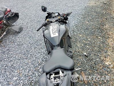 Zdjęcie 6 z 8 samochodu: 2025 YAMA YZFR7 VIN:JYARM38E9SA018101 - miniatura