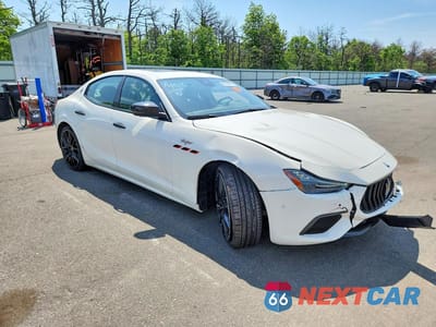 Czwarte zdjęcie samochodu z boku: 2023 MASERATI GHIBLI TROFEO VIN:ZAM57ZST8PX433592 - miniatura