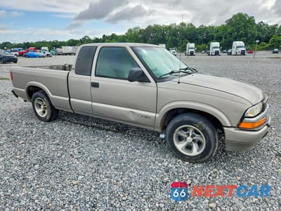 Czwarte zdjęcie samochodu z boku: 2001 CHEVROLET S TRUCK S10 VIN:1GCCS19WX18152505 - miniatura