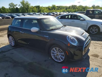 Czwarte zdjęcie samochodu z boku: 2024 MINI COOPER SE VIN:WMW13DJ0XR2U65126 - miniatura