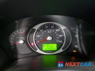 Zdjęcie 9 z 13 samochodu: 2007 HYUNDAI TUCSON SE VIN:KM8JN72D87U671509 - miniatura