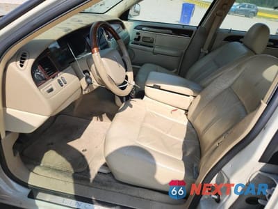 Zdjęcie 7 z 12 samochodu: 2006 LINCOLN TOWN CAR SIGNATURE LIMITED VIN:1LNHM82V56Y617429 - miniatura