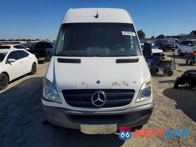 Piąte zdjęcie samochodu w środku: 2010 MERCEDES BENZ SPRINTER 2500 DELIVERY VAN VIN:WD3PE7CC1A5426597 - miniatura