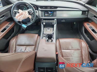 Zdjęcie 8 z 12 samochodu: 2016 JAGUAR XF S VIN:SAJBG4BV6GCY07458 - miniatura