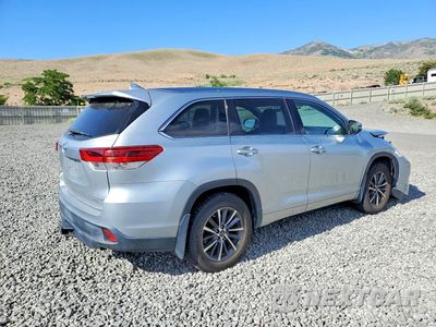 Trzecie zdjęcie samochodu z tyłu: 2018 TOYOTA HIGHLANDER XLE VIN:5TDJZRFH1JS560362 - miniatura