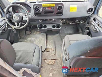Zdjęcie 8 z 13 samochodu: 2019 MERCEDES BENZ SPRINTER 2500 DELIVERY VAN VIN:WD4PF0CD3KT004322 - miniatura