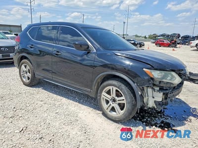 Czwarte zdjęcie samochodu z boku: 2017 NISSAN ROGUE S VIN:KNMAT2MV5HP573802 - miniatura