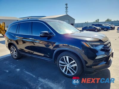 Czwarte zdjęcie samochodu z boku: 2017 HONDA PILOT ELITE VIN:5FNYF6H08HB074241 - miniatura