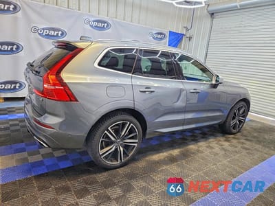 Trzecie zdjęcie samochodu z tyłu: 2019 VOLVO XC60 T6 R-DESIGN VIN:YV4A22RM6K1351487 - miniatura