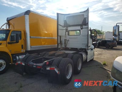Czwarte zdjęcie samochodu z boku: 2023 VOLVO VNR - SEMI TRUCK VIN:4V4WC9EH2PN341292 - miniatura