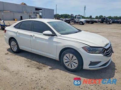Czwarte zdjęcie samochodu z boku: 2019 VOLKSWAGEN JETTA S VIN:3VWC57BU7KM032285 - miniatura