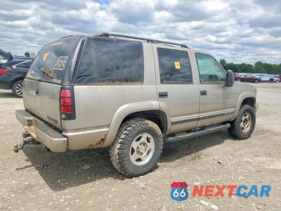 Trzecie zdjęcie samochodu z tyłu: 2000 CHEVROLET TAHOE K1500 VIN:1GNEK13R2YR179298 - miniatura