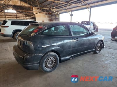 Trzecie zdjęcie samochodu z tyłu: 2005 FORD FOCUS ZX3 VIN:3FAFP31N95R143883 - miniatura