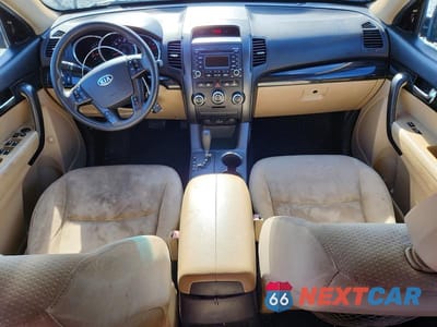 Zdjęcie 8 z 14 samochodu: 2013 KIA SORENTO LX VIN:5XYKT4A29DG383444 - miniatura