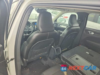 Zdjęcie 8 z 12 samochodu: 2020 VOLVO XC40 T4 MOMENTUM VIN:YV4AC2HK5L2209415 - miniatura