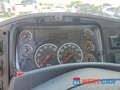 Zdjęcie 8 z 10 samochodu: 2016 FREIGHTLINER BUSINESS CLASS M2 SEMI TRUCK VIN:1FUJC5DVXGHHF5433 - miniatura