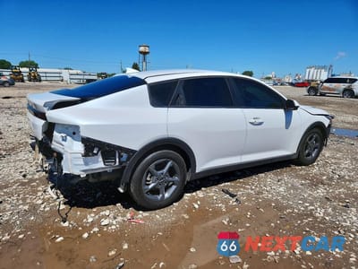 Trzecie zdjęcie samochodu z tyłu: 2025 KIA K4 LXS VIN:3KPFT4DE3SE207085 - miniatura