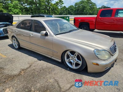 Czwarte zdjęcie samochodu z boku: 2002 MERCEDES-BENZ S 500 VIN:WDBNG75J62A254173 - miniatura