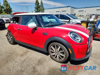 Czwarte zdjęcie samochodu z boku: 2024 MINI COOPER VIN:WMW33DH02R2U92058 - miniatura