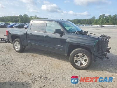 Czwarte zdjęcie samochodu z boku: 2018 CHEVROLET SILVERADO K1500 LT VIN:3GCUKREC2JG235449 - miniatura
